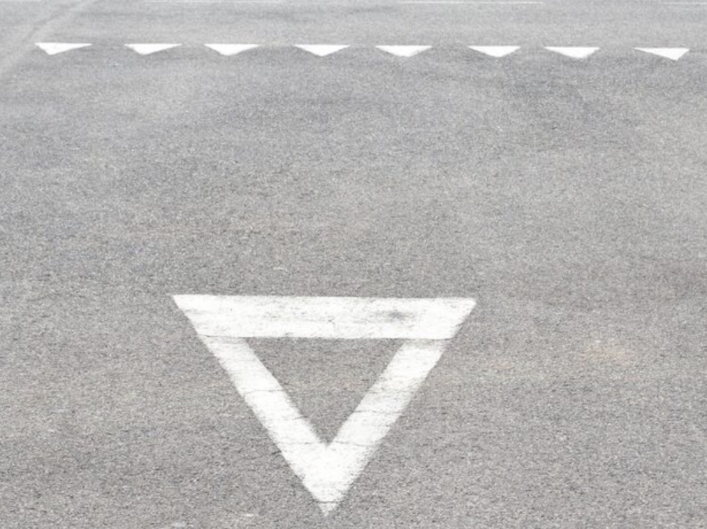 Illustrazione 2 per la sezione: Strisce trasversali e attraversamenti